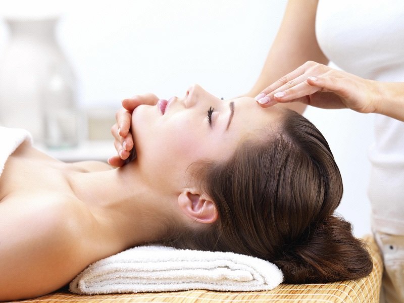 MASSAGE TẬN NƠI PHƯỜNG NHIÊU LỘC: MASSAGE THÁI HAY THỤY ĐIỂN TỐT HƠN? 3 Massage Tận Nơi Phường Nhiêu Lộc CD Massage - Trải Nghiệm Thư Giãn Đẳng Cấp