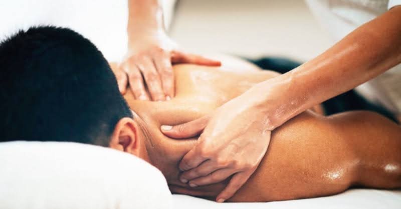 Liệu pháp cạo gió dịch vụ massage tận nơi quận 7.