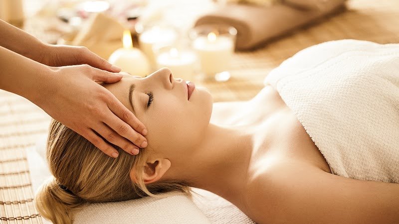 Kỹ thuật viên thực hiện dịch vụ massage tận nơi quận 1 chuyên nghiệp. Kỹ thuật viên thực hiện dịch vụ massage tận nơi quận 1 chuyên nghiệp.
